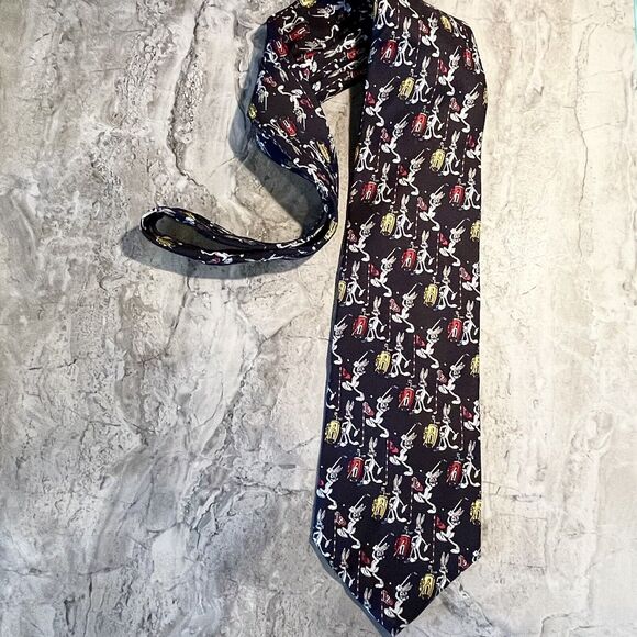1993 LOONEY TUNES Men's Black Bugs Bunny Golf Necktie Tie from Tie Rack Silk - Picture 2 of 5